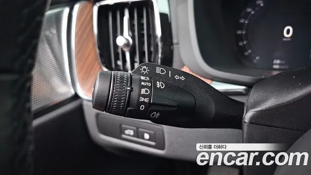 Volvo XC60 2nd Gen — Фото автомобиля 29