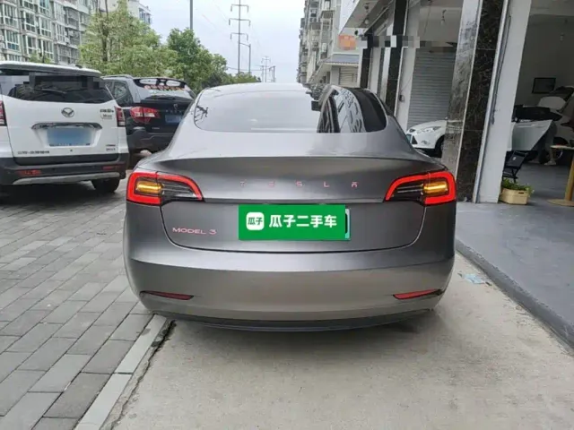 Tesla Model 3 — Фото автомобиля 5