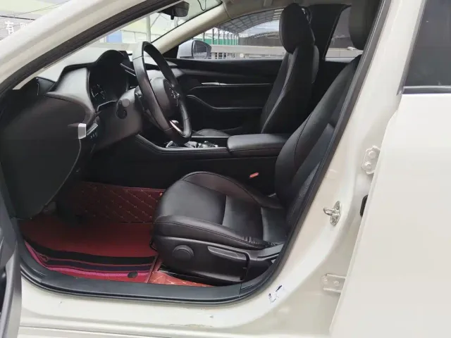 Mazda Axela — Фото автомобиля 7