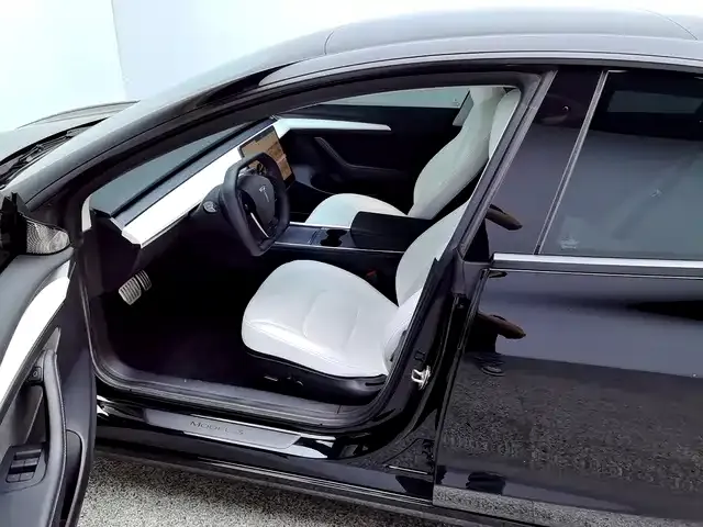 Tesla Model 3 — Фото автомобиля 5