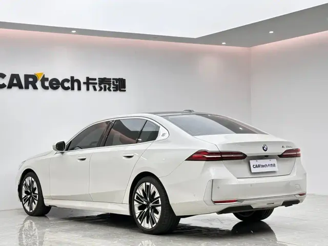 BMW 5 Series — Фото автомобиля 3