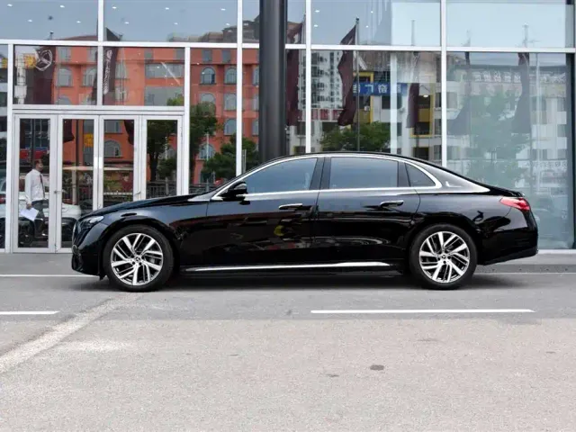 Mercedes-Benz E-Class — Фото автомобиля 3