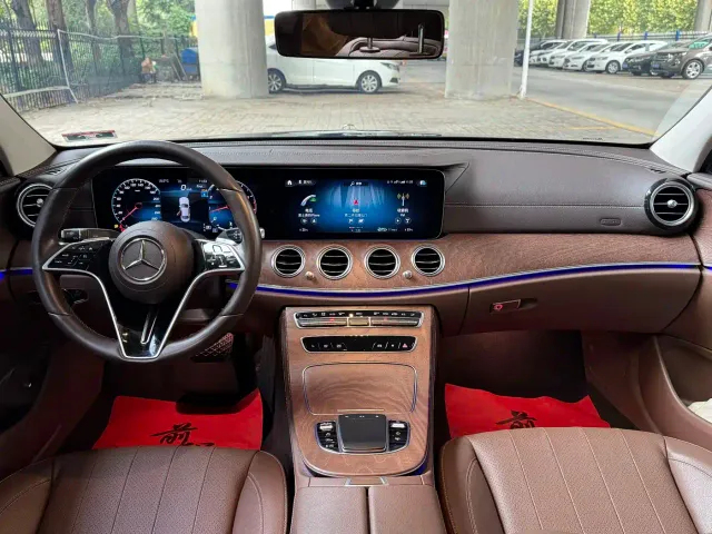 Mercedes-Benz E-Class — Фото автомобиля 13