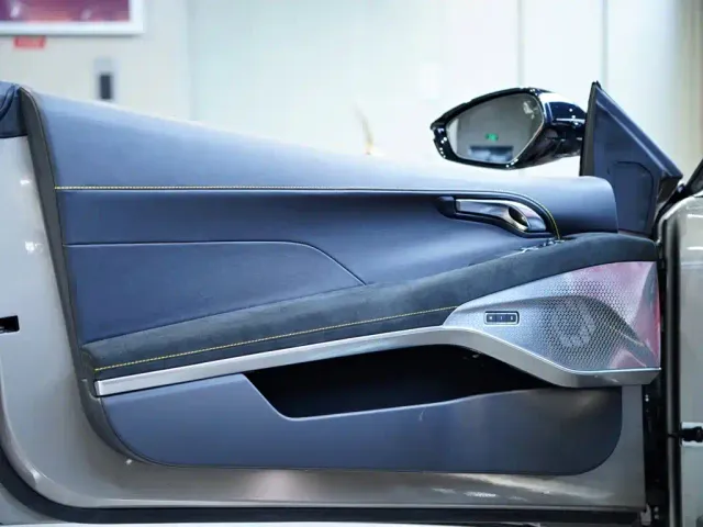 Lotus Emira — Фото автомобиля 15