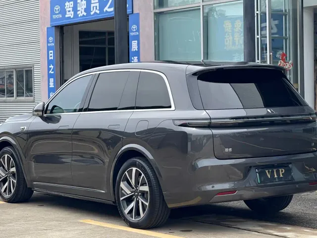 Li Auto L8 — Фото автомобиля 7
