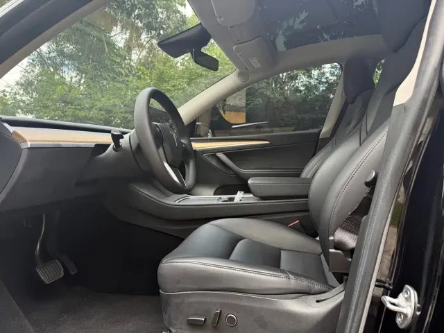 Tesla Model Y — Фото автомобиля 4