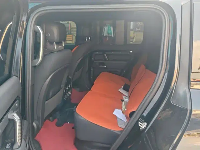 Land Rover Defender — Фото автомобиля 11