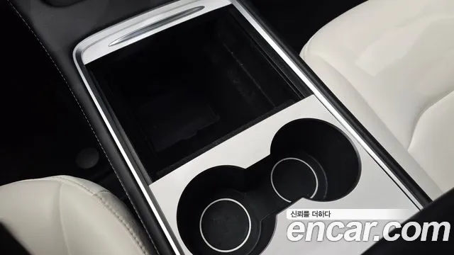 Tesla Model 3 — Фото автомобиля 30