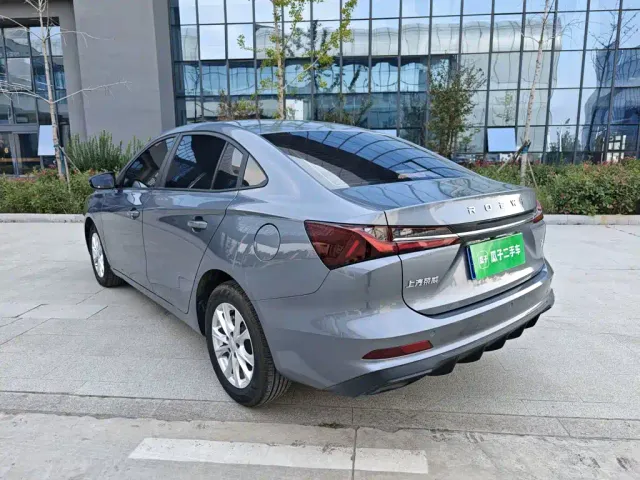 Roewe i5 — Фото автомобиля 4