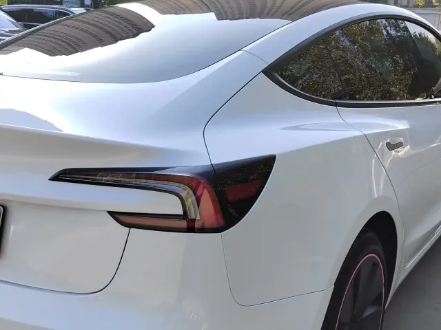 Tesla Model 3 — Фото автомобиля 9