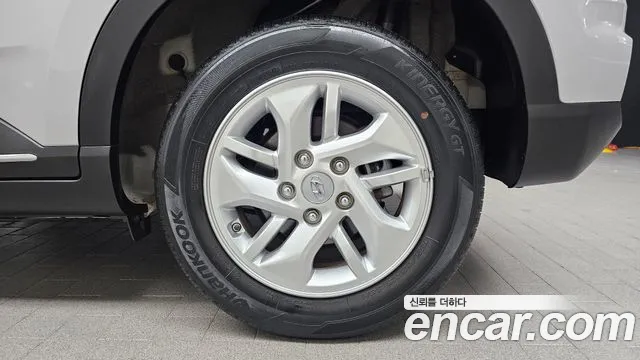 Hyundai Venue — Фото автомобиля 6