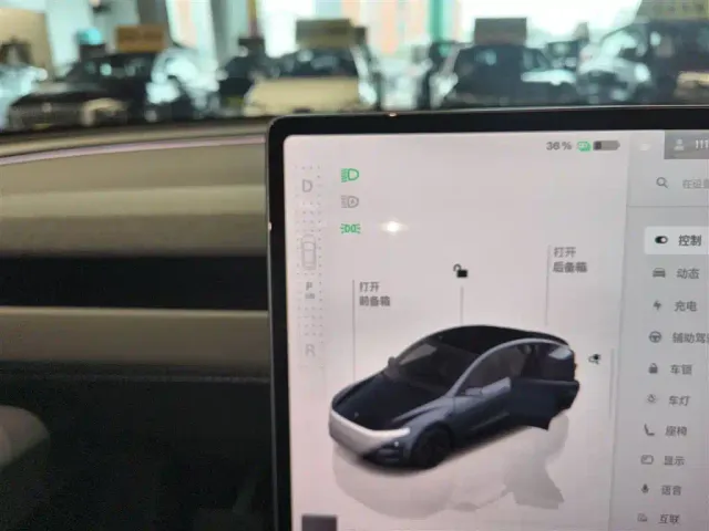 Tesla Model Y — Фото автомобиля 9