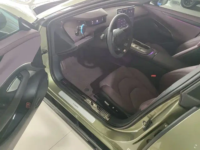 Xiaomi SU7 — Фото автомобиля 15