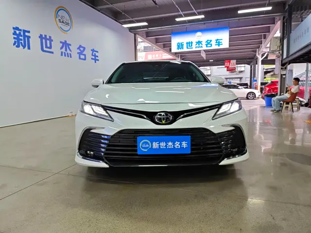 Toyota Camry — Фото автомобиля 2
