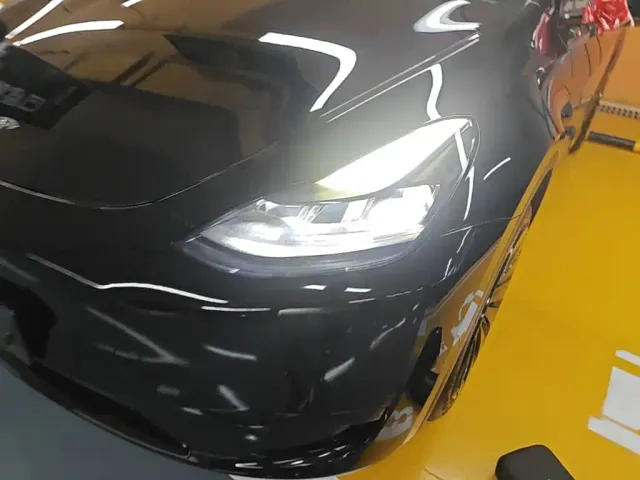 Tesla Model Y — Фото автомобиля 23