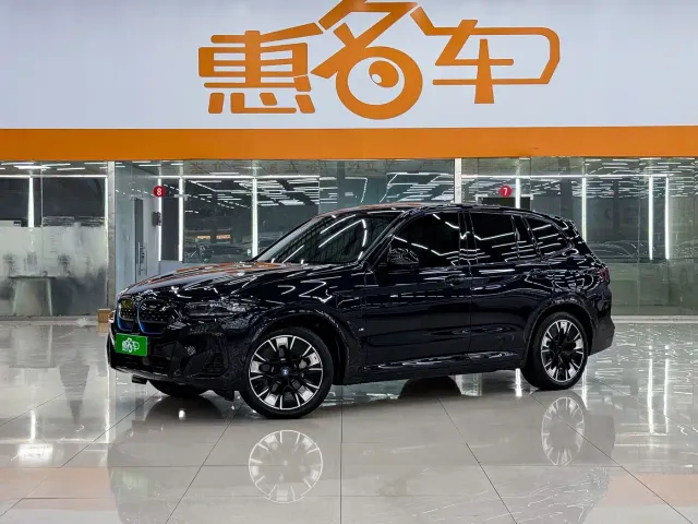 BMW iX3 — Фото автомобиля 2