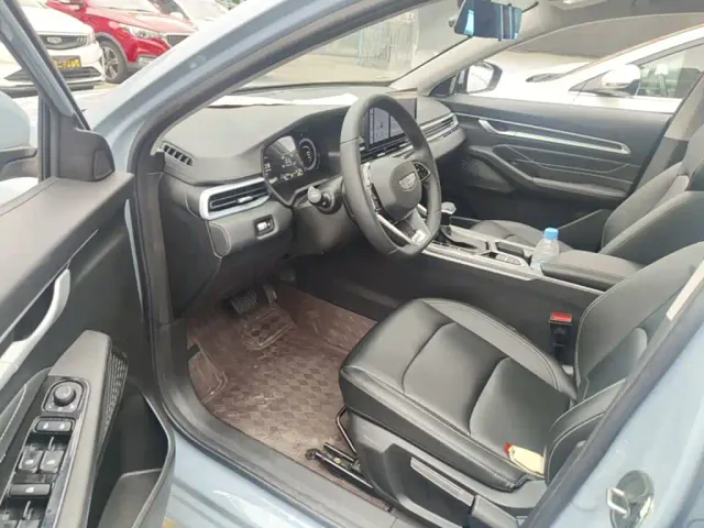 Geely Emgrand — Фото автомобиля 15