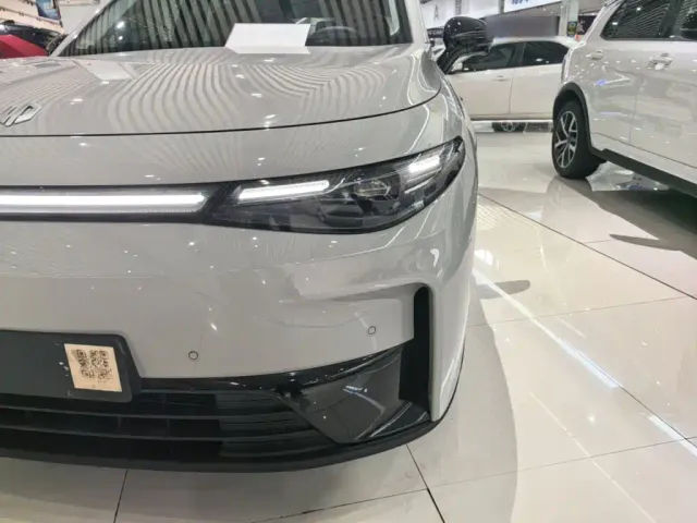 Leapmotor C10 — Фото автомобиля 23