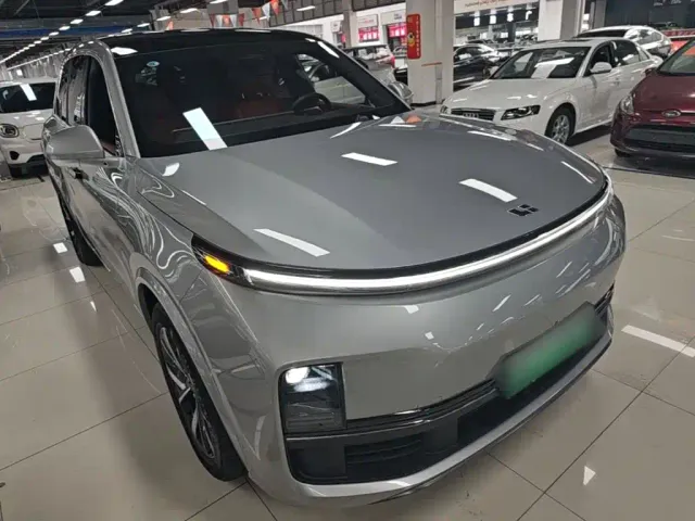 Li Auto L8 — Фото автомобиля 3