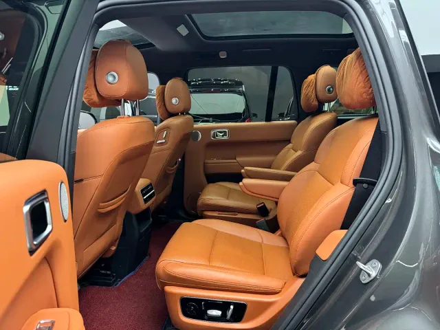 Li Auto L8 — Фото автомобиля 16