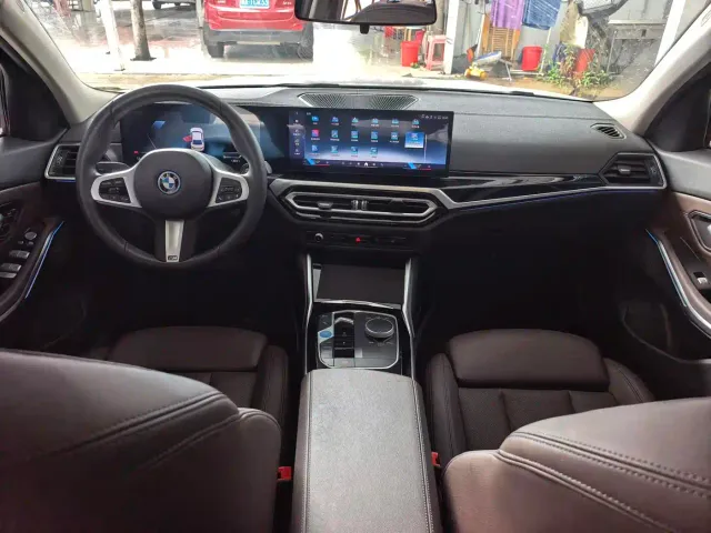 BMW i3 — Фото автомобиля 13