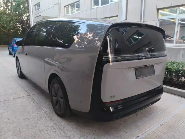Li Auto MEGA — Фото автомобиля 4