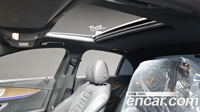 Mercedes-Benz E-Class — Фото автомобиля 29
