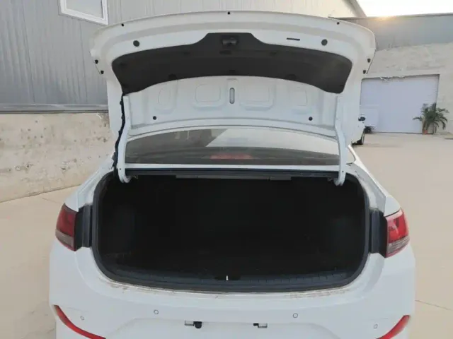 Hyundai Elantra — Фото автомобиля 18