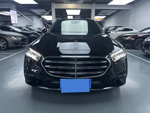 Mercedes-Benz E-Class — Фото автомобиля 2