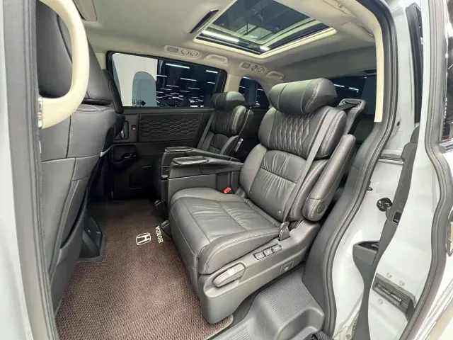 Honda Elysion — Фото автомобиля 5