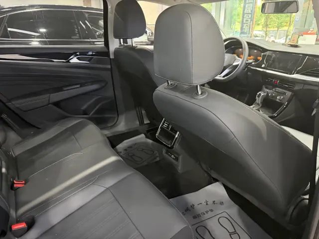 Volkswagen Passat — Фото автомобиля 15