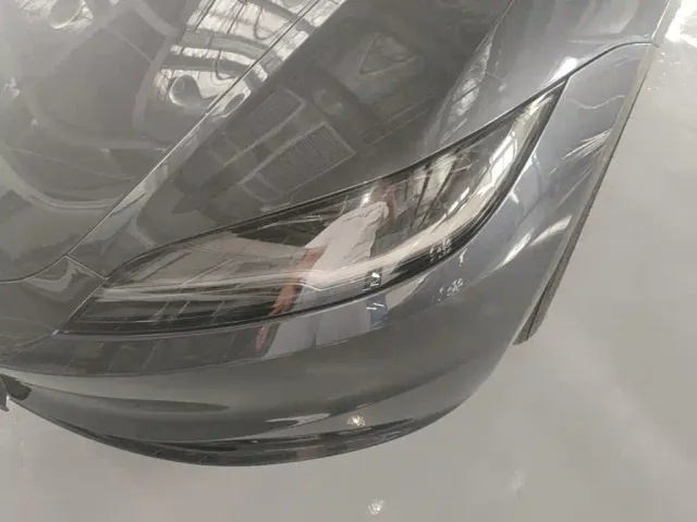 Tesla Model 3 — Фото автомобиля 23