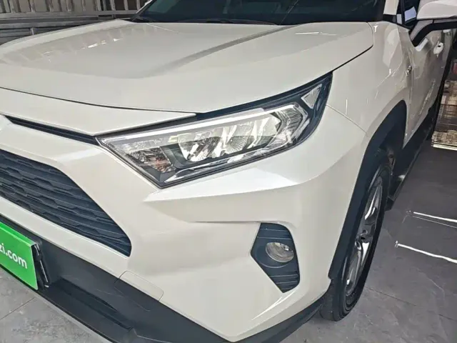 Toyota RAV4 — Фото автомобиля 23