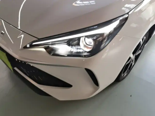 Roewe i5 — Фото автомобиля 23