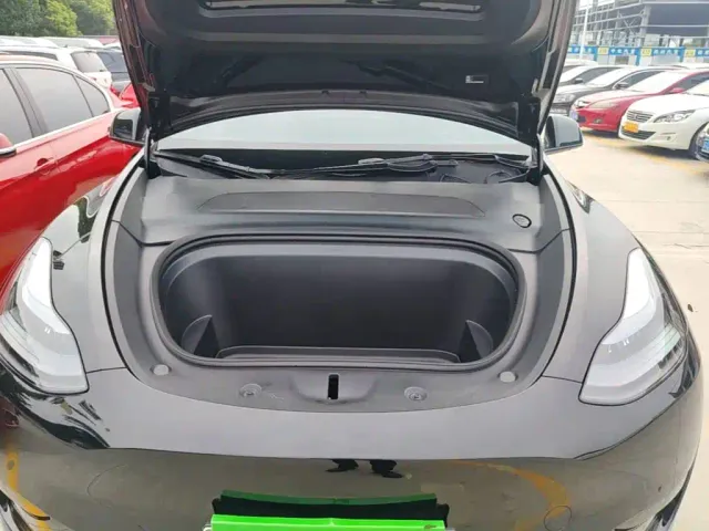 Tesla Model Y — Фото автомобиля 19