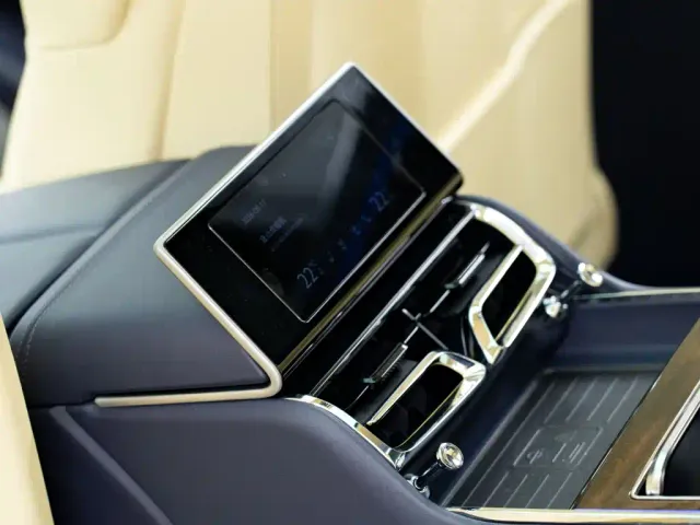 Bentley Flying Spur — Фото автомобиля 14