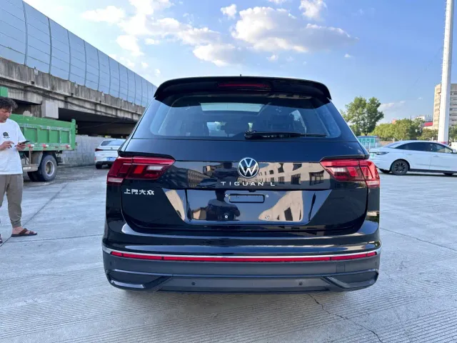Volkswagen Tiguan L — Фото автомобиля 8