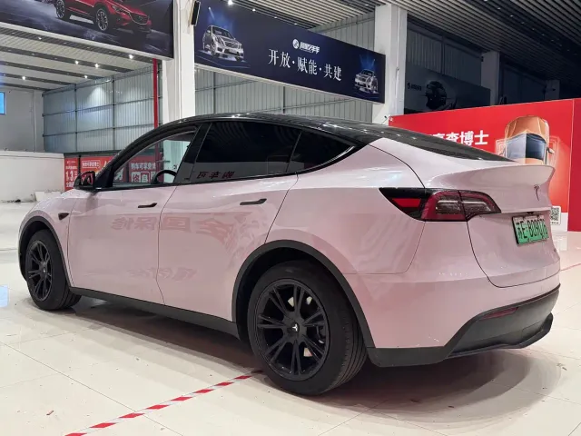 Tesla Model Y — Фото автомобиля 6