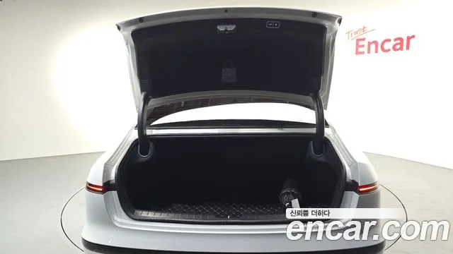 Hyundai Grandeur Grandeur (GN7) 2.5 Бензин 2WD — Фото автомобиля 17