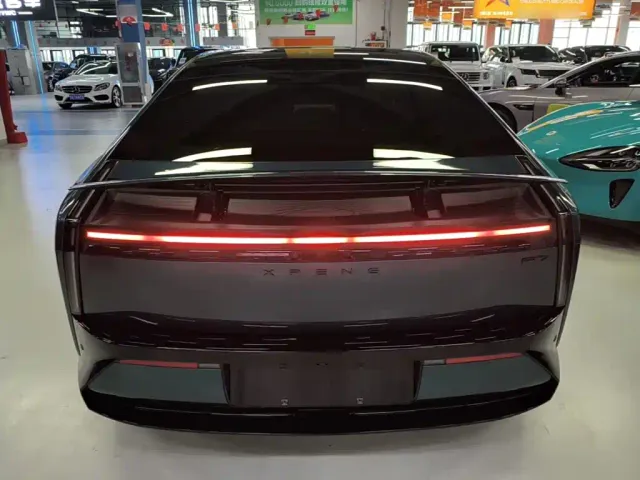 Xpeng P7 — Фото автомобиля 5