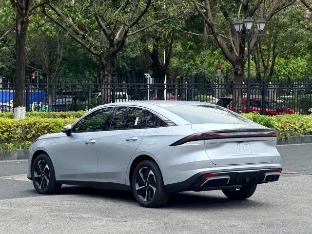 Geely Galaxy L6 — Фото автомобиля 18