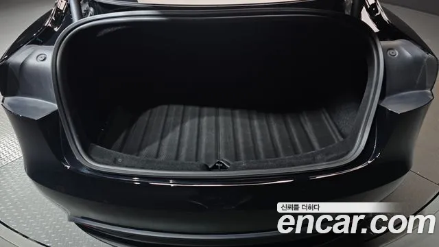 Tesla Model 3 — Фото автомобиля 27