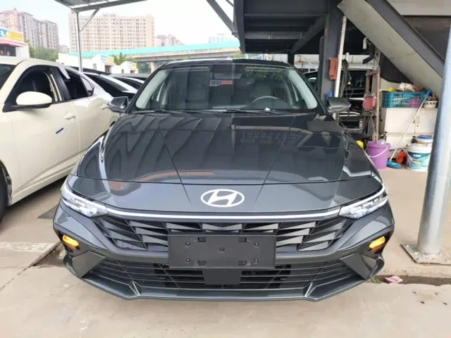 Hyundai Elantra — Фото автомобиля 2
