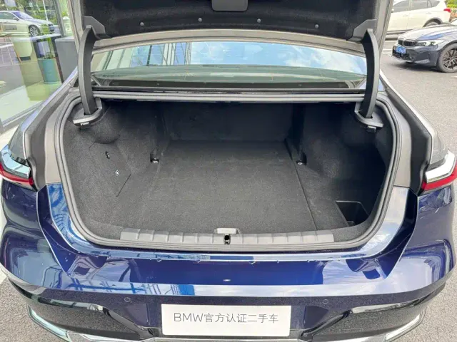 BMW i7 — Фото автомобиля 16