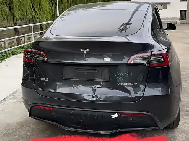 Tesla Model Y — Фото автомобиля 10