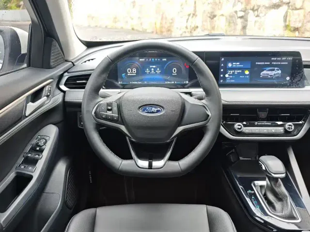 Ford Escort — Фото автомобиля 4