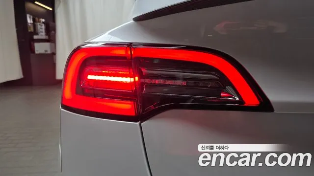 Tesla Model 3 — Фото автомобиля 7