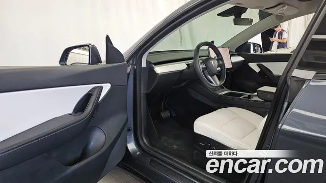 Tesla Model Y — Фото автомобиля 10