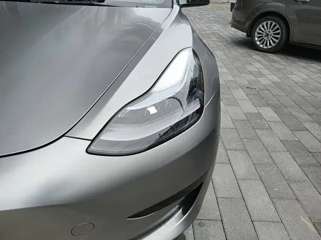 Tesla Model 3 — Фото автомобиля 23