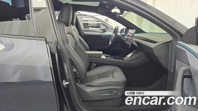 Tesla Model Y — Фото автомобиля 16